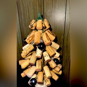 *HANDMADE CORK TREE*
made by my amazing girlfriend, Abigail💜